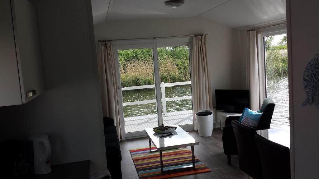 Bestmarine Waterchalets Flevo Marina Lelystad Exterior photo